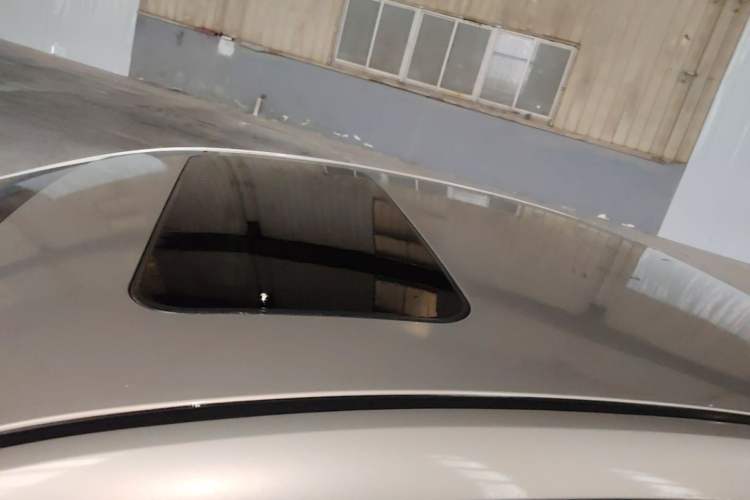 Used Roewe 360 2015 1.5L Manual Luxury Edition Roof