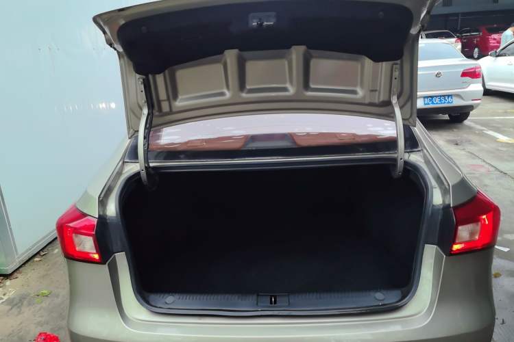 Used Roewe 360 2015 1.5L Manual Luxury Edition Trunk
