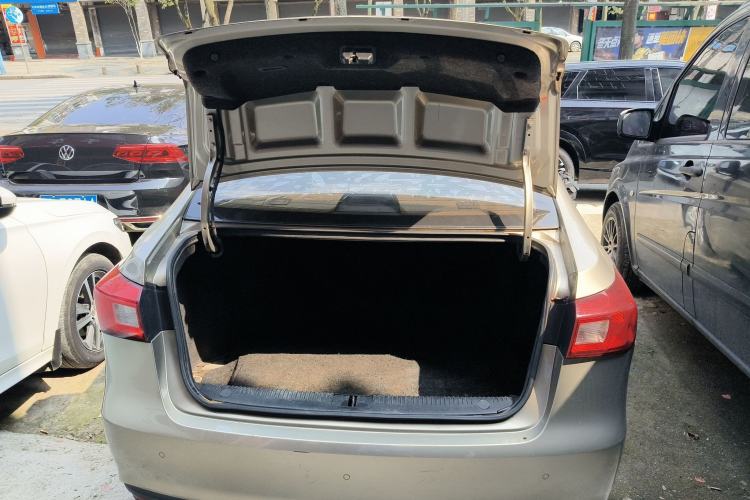 Used Roewe 360 2015 1.5L Automatic Luxury Edition Trunk