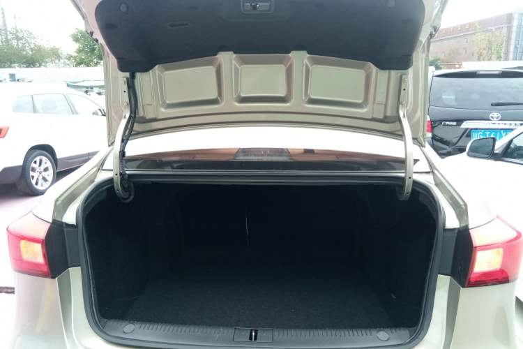 Used Roewe 360 2015 1.5L Automatic Luxury Edition Trunk