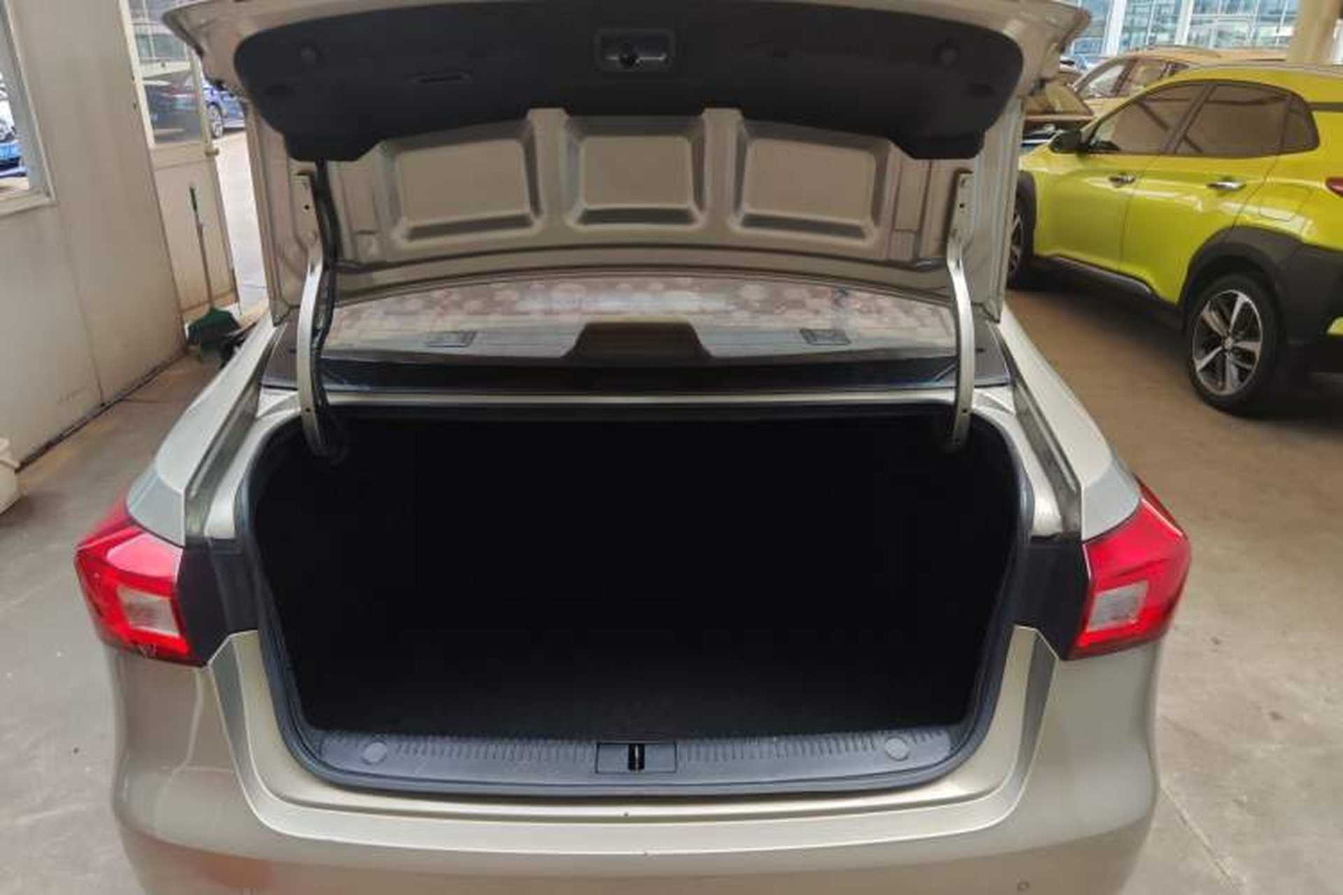 Used Roewe 360 2015 20T TST Deluxe Edition Trunk