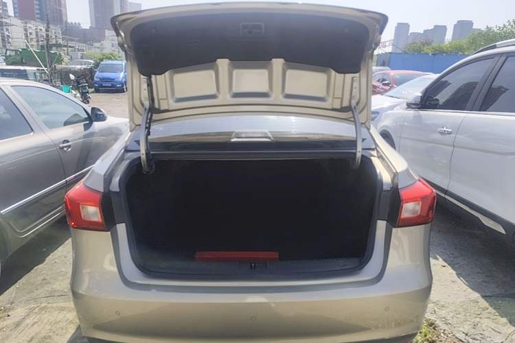 Used Roewe 360 2015 1.5L Automatic Luxury Edition Trunk