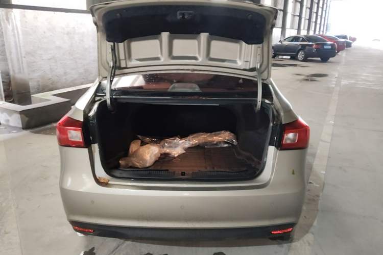 Used Roewe 360 2015 1.5L Manual Luxury Edition Trunk