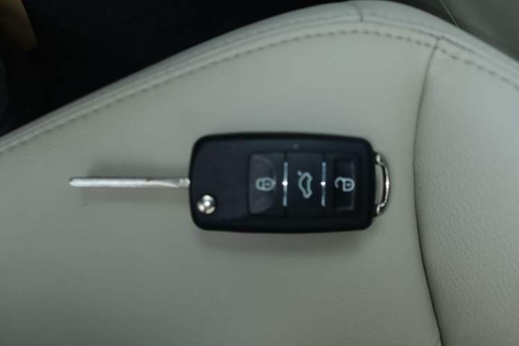 Used Roewe 360 2015 1.5L Automatic Luxury Edition Vehicle Key