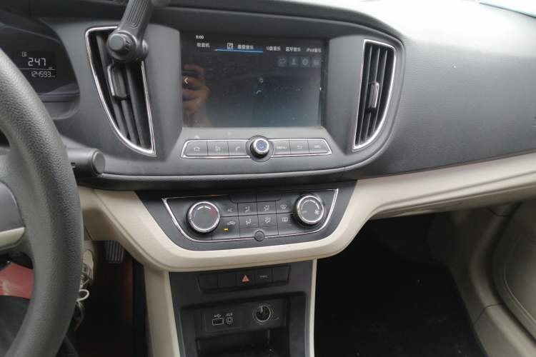 Used Roewe 360 2016 1.5L Manual Smart Screen Version Audio And AC Panel