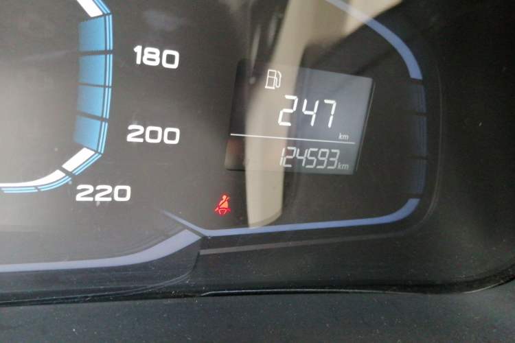 Used Roewe 360 2016 1.5L Manual Smart Screen Version Odometer Close Up