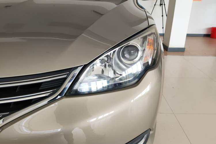 Used Roewe 360 2016 1.5L Automatic Smart Screen Version Left Front Headlight