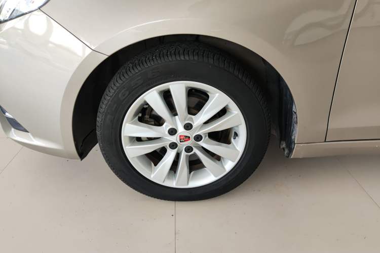 Used Roewe 360 2016 1.5L Automatic Smart Screen Version Left Front Wheel Hub