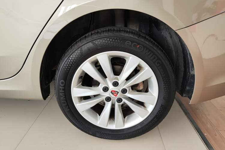 Used Roewe 360 2016 1.5L Automatic Smart Screen Version Left Rear Wheel Hub