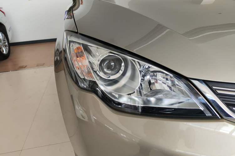 Used Roewe 360 2016 1.5L Automatic Smart Screen Version Right Front Headlight