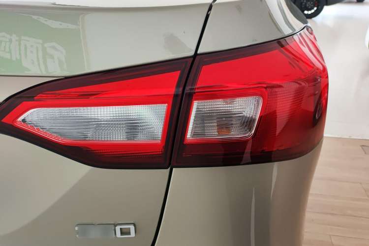 Used Roewe 360 2016 1.5L Automatic Smart Screen Version Right Rear Taillight