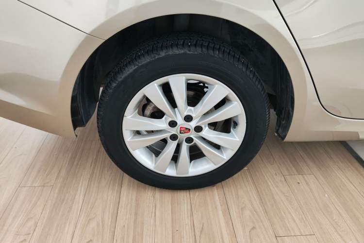 Used Roewe 360 2016 1.5L Automatic Smart Screen Version Right Rear Wheel Hub