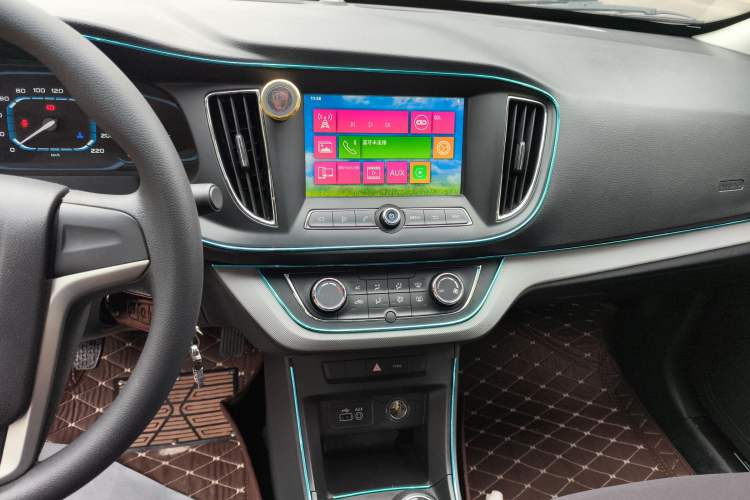Used Roewe 360 2016 1.5L Manual Smart Screen Version Audio And AC Panel