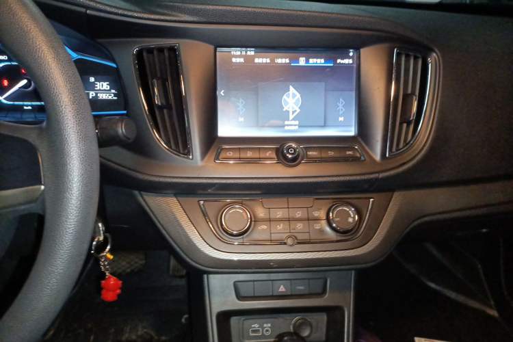 Used Roewe 360 2016 1.5L Automatic Smart Screen Version Audio And AC Panel