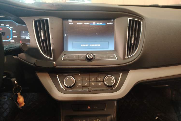 Used Roewe 360 2016 1.5L Automatic Smart Screen Version Audio And AC Panel