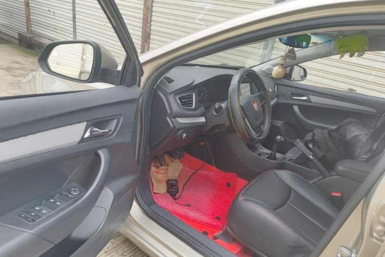 Used Roewe 360 2016 1.5L Manual Smart Screen Version Driver Seat