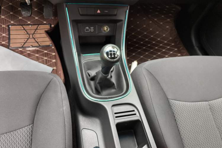 Used Roewe 360 2016 1.5L Manual Smart Screen Version Gear Lever