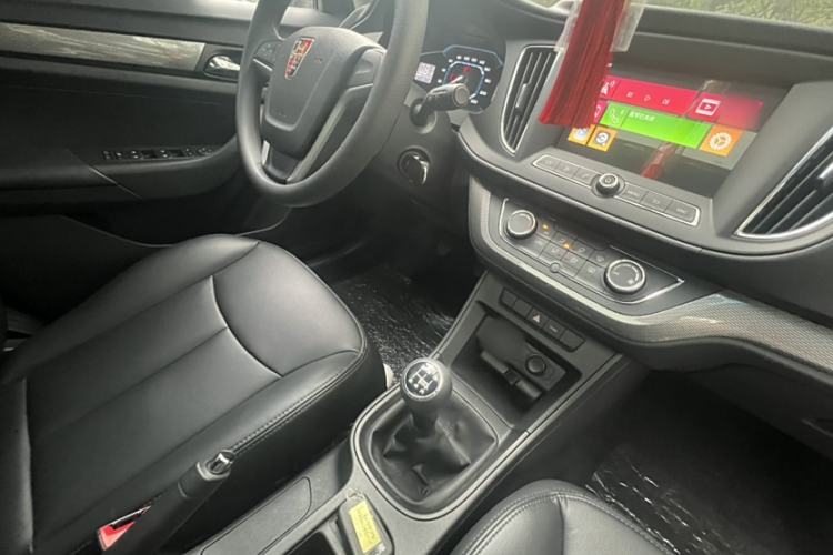 Used Roewe 360 2016 1.5L Manual Smart Screen Version Interior 11