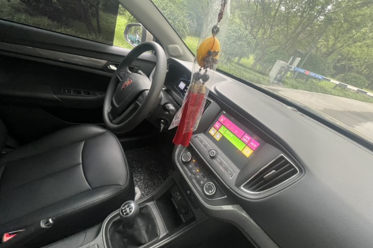 Used Roewe 360 2016 1.5L Manual Smart Screen Version Interior 14