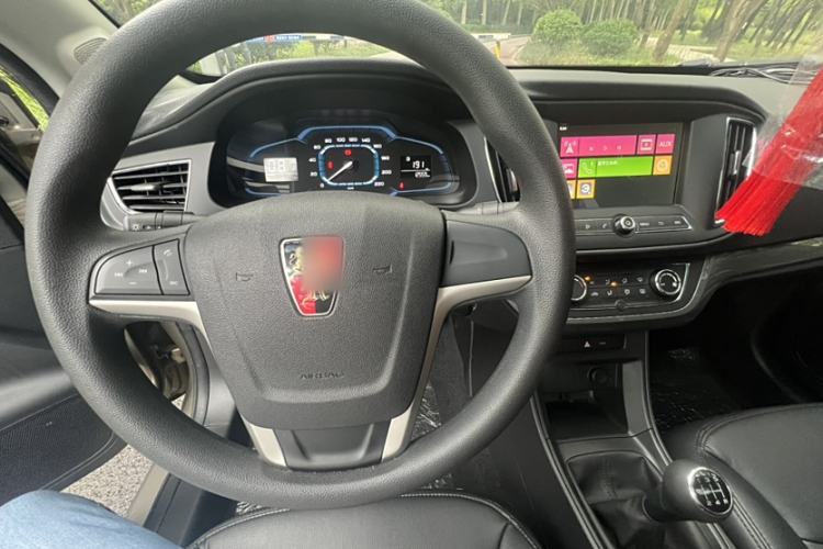 Used Roewe 360 2016 1.5L Manual Smart Screen Version Interior 3