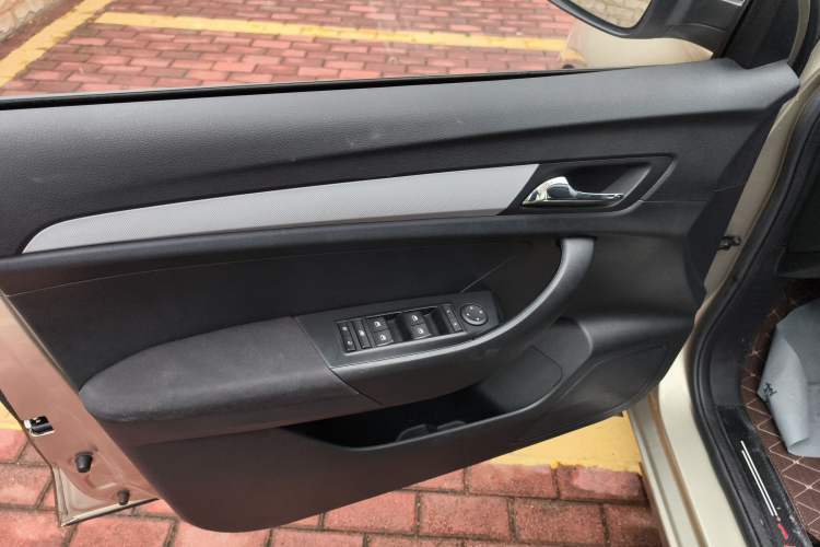 Used Roewe 360 2016 1.5L Manual Smart Screen Version Left Front Door Interior