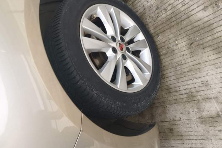Used Roewe 360 2016 1.5L Manual Smart Screen Version Left Front Wheel Hub