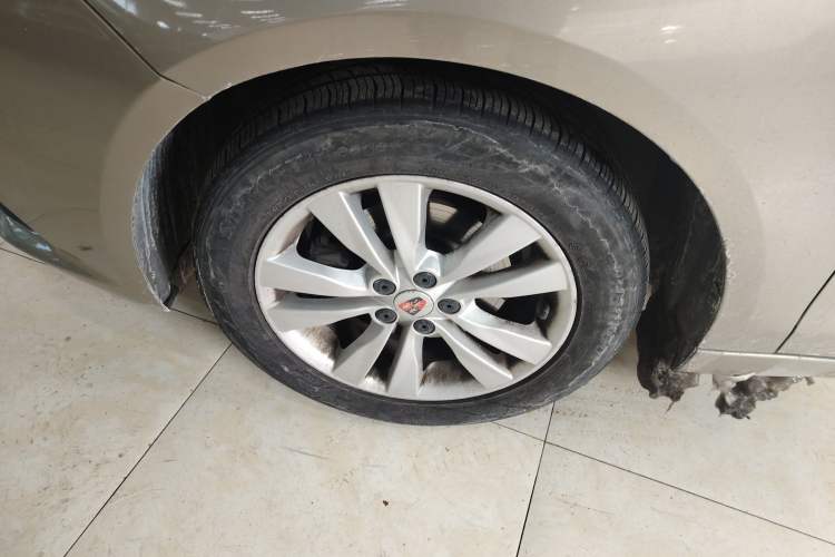 Used Roewe 360 2016 1.5L Automatic Smart Screen Version Left Front Wheel Hub