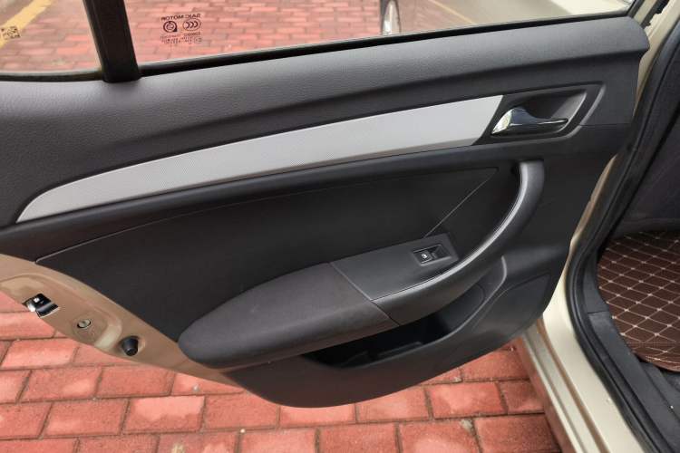 Used Roewe 360 2016 1.5L Manual Smart Screen Version Left Rear Door Interior