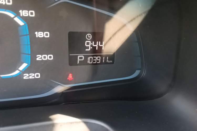 Used Roewe 360 2016 1.5L Automatic Smart Screen Version Odometer Close Up