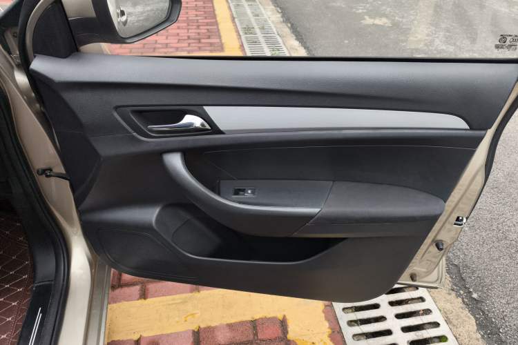 Used Roewe 360 2016 1.5L Manual Smart Screen Version Right Front Door Interior