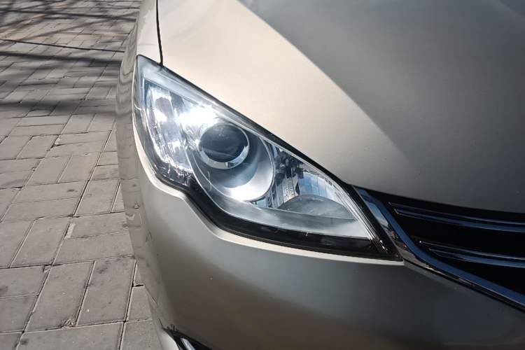 Used Roewe 360 2016 1.5L Automatic Smart Screen Version Right Front Headlight