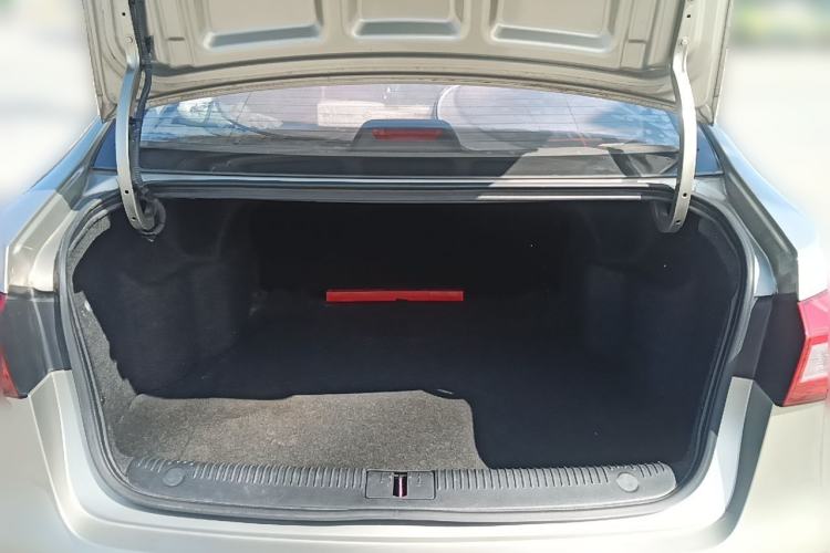 Used Roewe 360 2016 1.5L Automatic Smart Screen Version Trunk