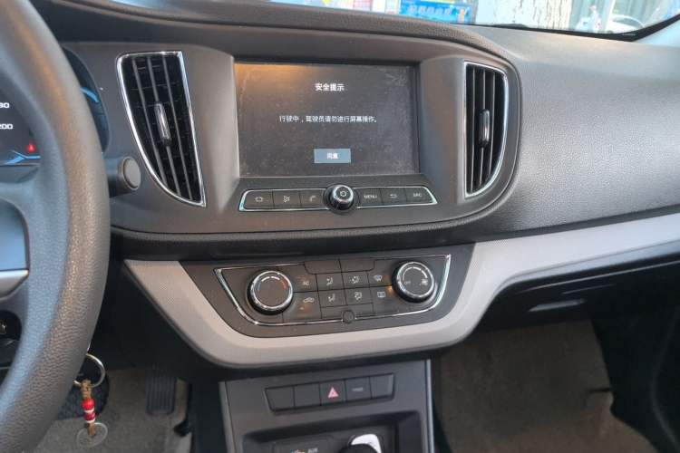 Used Roewe 360 2016 1.5L Automatic Smart Screen Version Audio And AC Panel