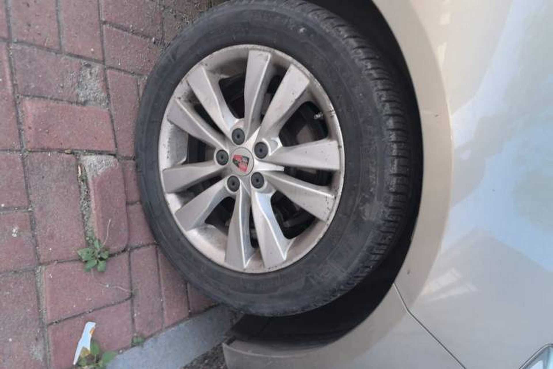 Used Roewe 360 2016 1.5L Automatic Smart Screen Version Right Front Wheel Hub