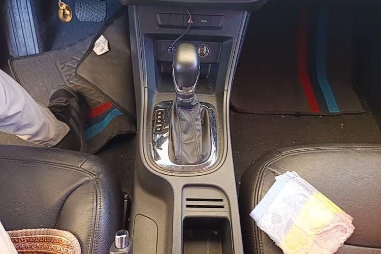Used Roewe 360 2016 1.5L Automatic Smart Screen Version Gear Lever