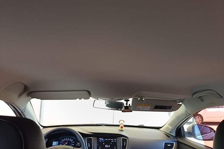Used Roewe 360 2016 1.5L Automatic Smart Screen Version Headliner