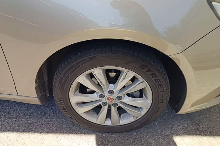 Used Roewe 360 2016 1.5L Automatic Smart Screen Version Right Front Wheel Hub