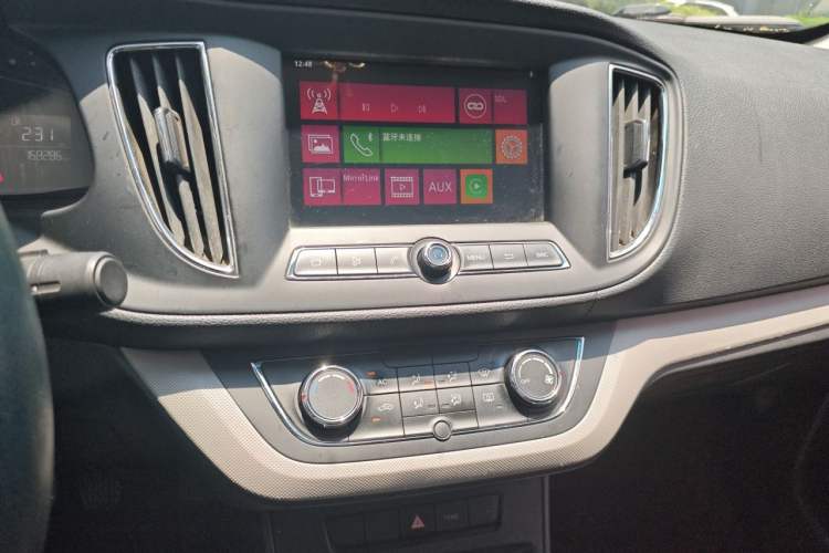 Used Roewe 360 2016 1.5L Manual Smart Screen Version Audio And AC Panel