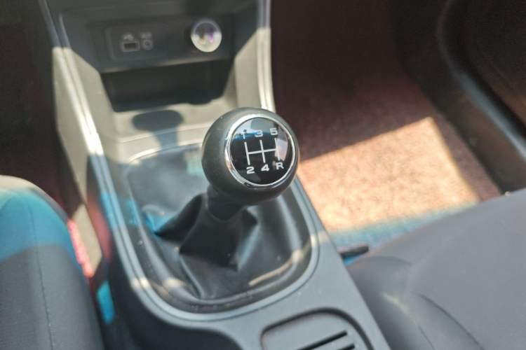 Used Roewe 360 2016 1.5L Manual Smart Screen Version Gear Lever