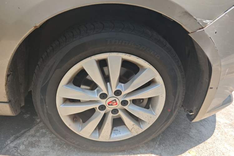 Used Roewe 360 2016 1.5L Manual Smart Screen Version Right Front Wheel Hub