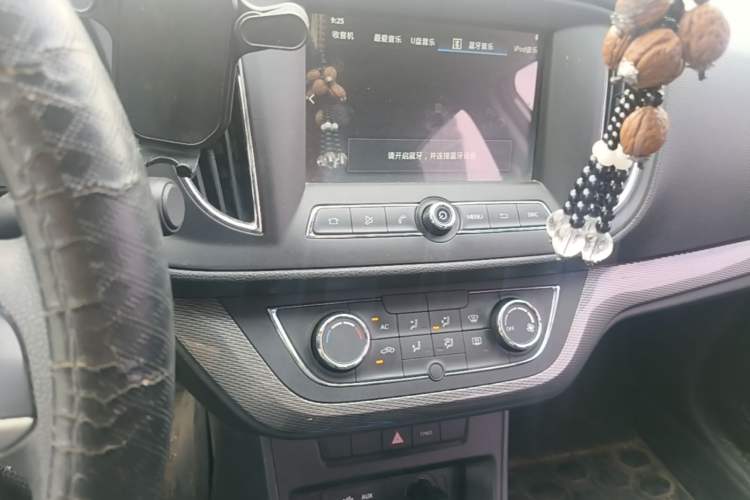 Used Roewe 360 2016 1.5L Manual Smart Screen Version Audio And AC Panel