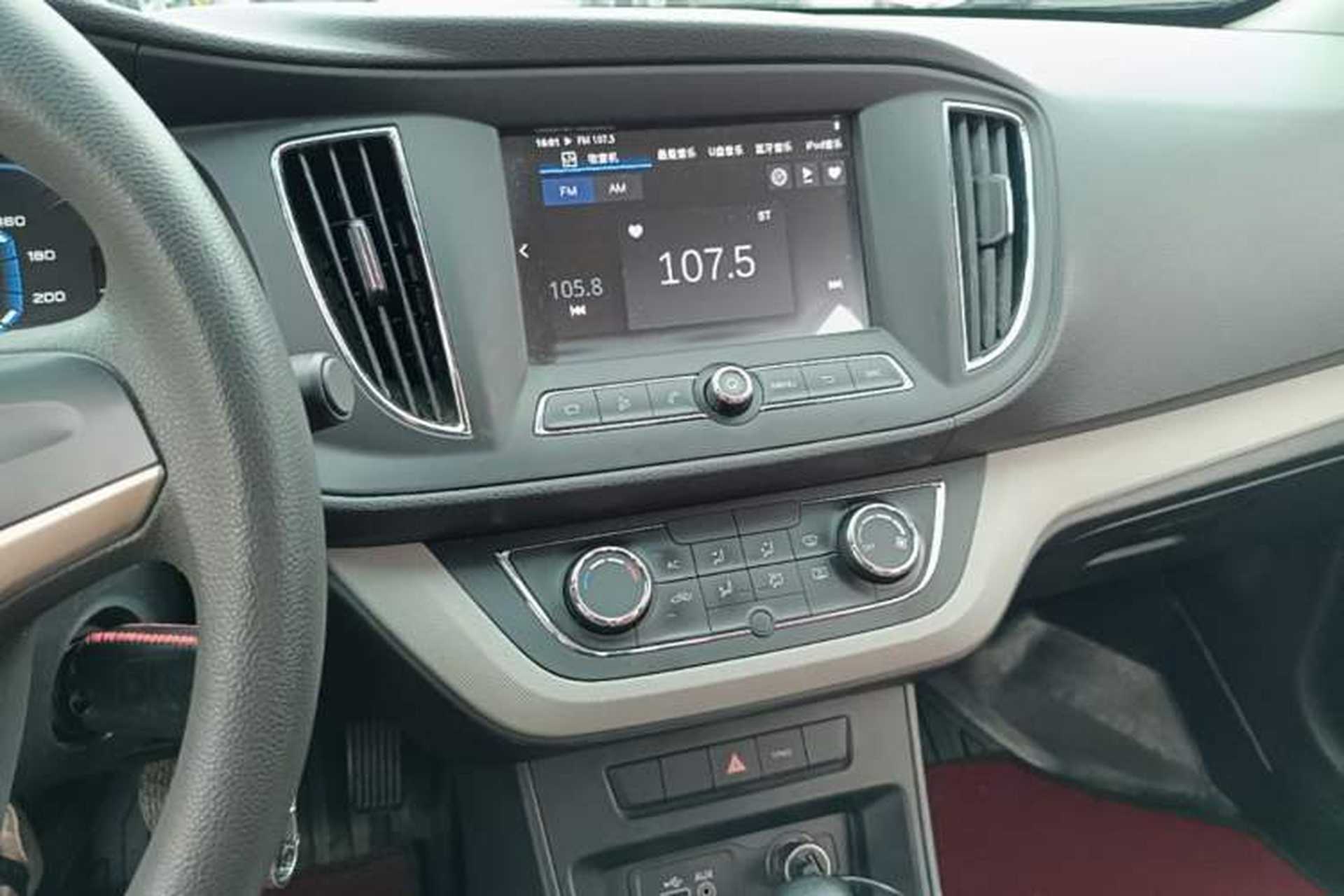 Used Roewe 360 2016 1.5L Automatic Smart Screen Version Audio And AC Panel