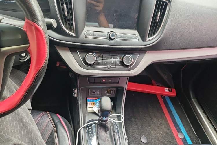 Used Roewe 360 2016 1.5L Automatic Smart Screen Version Audio And AC Panel