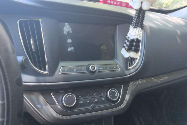 Used Roewe 360 2016 1.5L Manual Smart Screen Version Audio And AC Panel