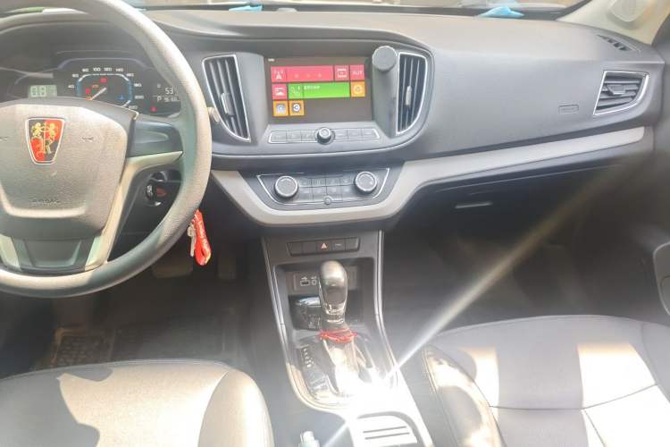 Used Roewe 360 2016 1.5L Automatic Smart Screen Version Audio And AC Panel