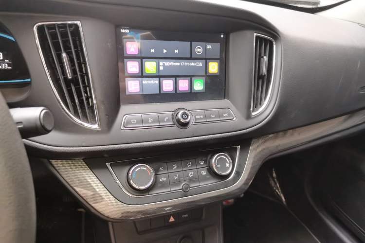 Used Roewe 360 2016 1.5L Automatic Smart Screen Version Audio And AC Panel