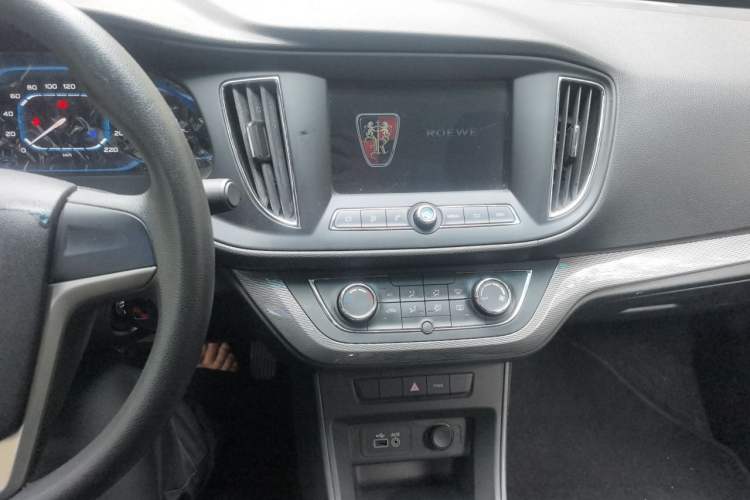 Used Roewe 360 2016 1.5L Manual Smart Screen Version Audio And AC Panel