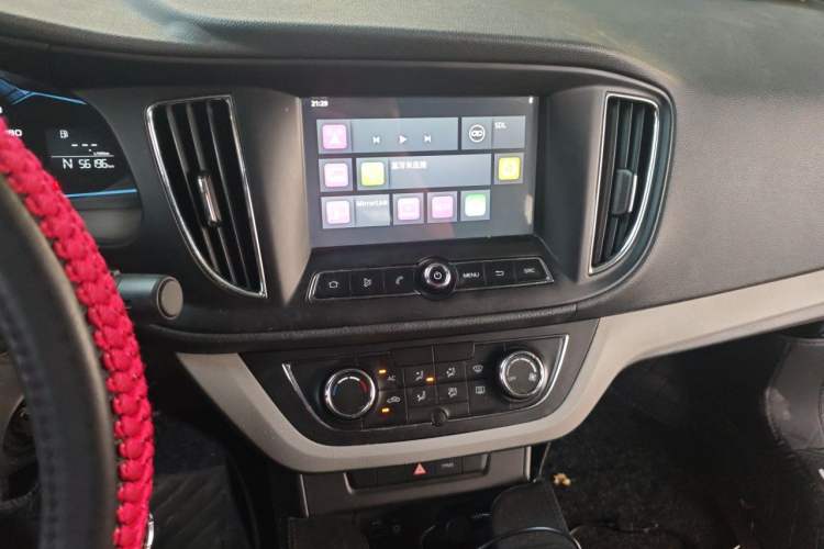 Used Roewe 360 2016 1.5L Automatic Smart Screen Version Audio And AC Panel