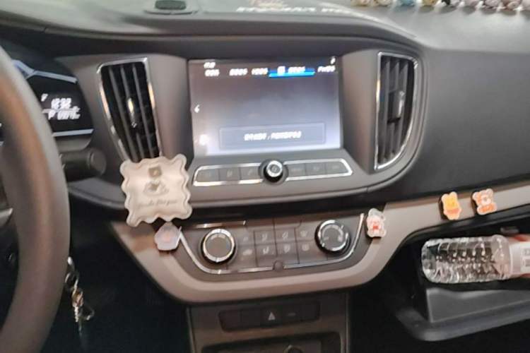 Used Roewe 360 2016 1.5L Automatic Smart Screen Version Audio And AC Panel