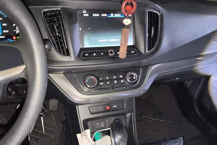 Used Roewe 360 2016 1.5L Automatic Smart Screen Version Audio And AC Panel